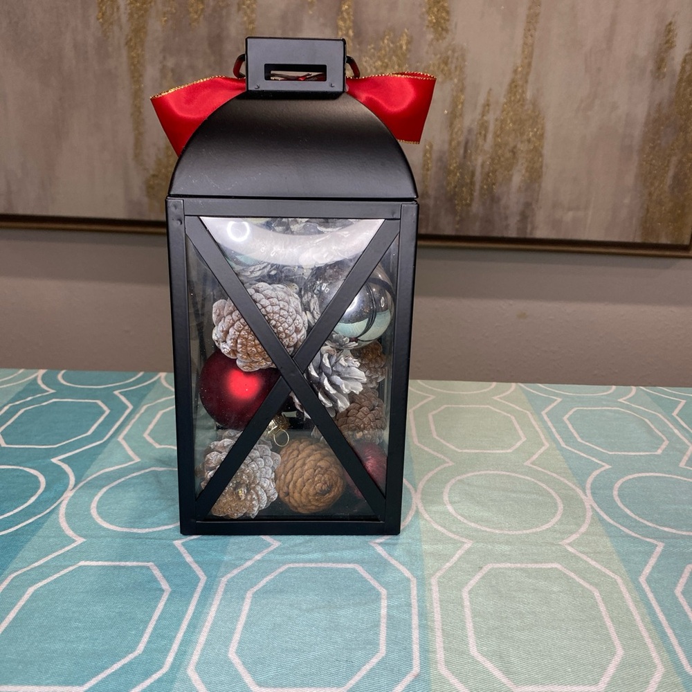 Black Lantern with Red Bow and Pinecone Decor ⭐️ - Picture 3 of 4